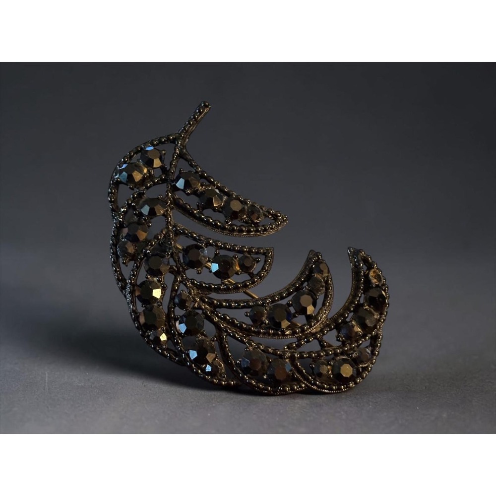 Vintage Style Black Crystal Leaf Brooch Gunmetal Plume Pin Goth Noir Jewelry - Picture 3 of 6